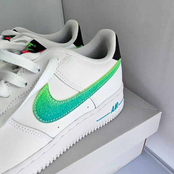 Nike Air Force 1 LV8 1 White/Green Strike - Aquamarine DJ5154‑100 (Boys) - Picture 2 of 14